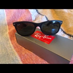 New Ray Ban Wayfarer Sunglasses